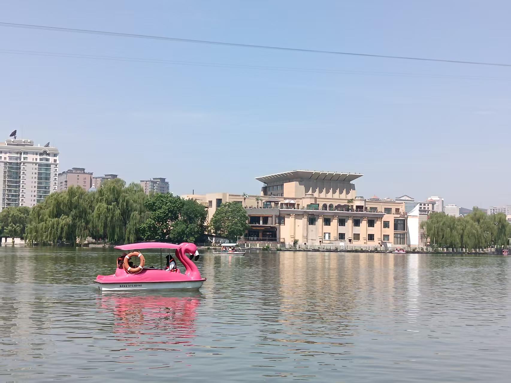 共护绿水青山：水世界何以清澈湛蓝？