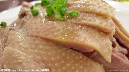 鸡肉零售价格坚挺 养鸡企业自称每斤鸡肉亏1元