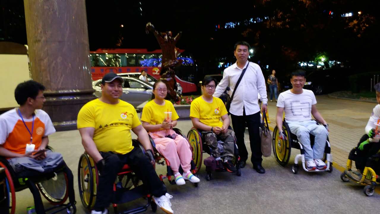 汤红星导演受邀参加首届全国肢残人轮椅马拉松健身赛