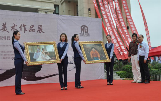圆梦路上——靳军美术作品展在滑县举办