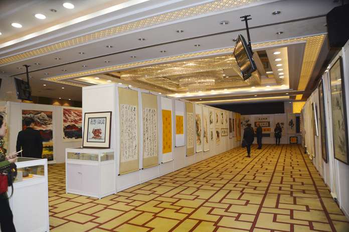 纪念赵朴初诞辰110周年高峰论坛著名书画艺术作品展在京举办