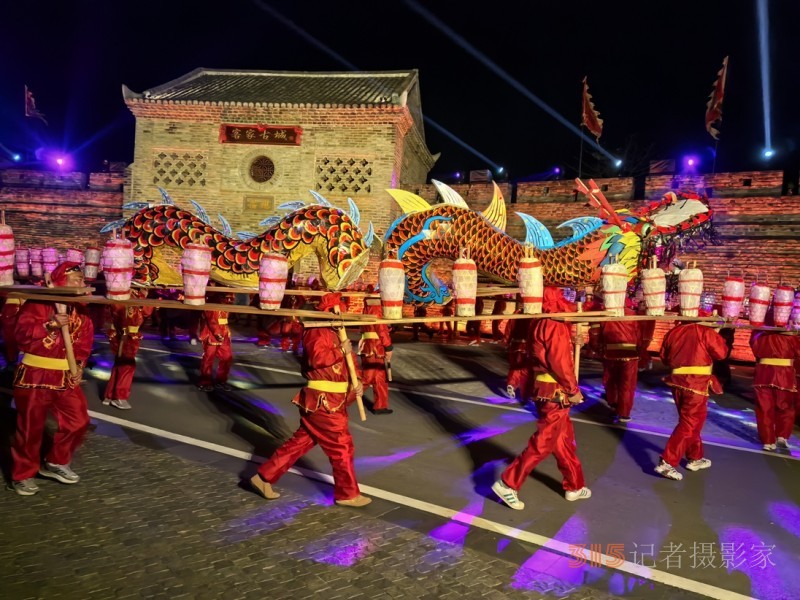 一夜鱼龙舞 两地共祥乐——南昌县 “非遗” 蒋巷太平灯闪耀定南客家古城