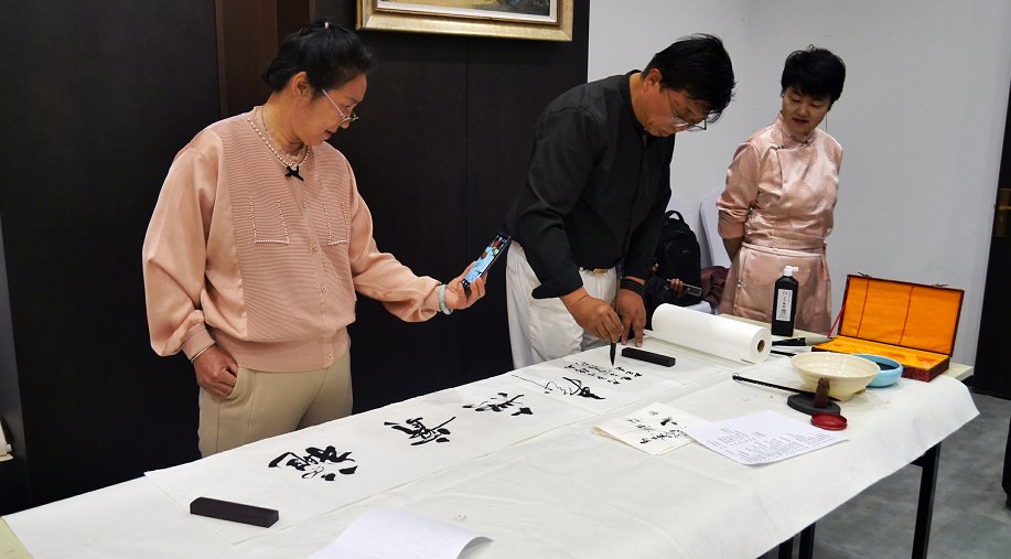 “品读千年古都,放歌赵王集团” 中国文艺名家走进河北邯郸采风系列活动成功举办 “品读千年古都,放歌赵王集团” 中国文艺名家走进河北邯郸采风系列活动成功举办
